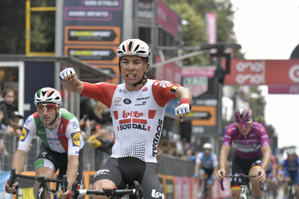 Ewan ha vinto la Tappa 8 del Giro d’Italia, Conti ancora Maglia Rosa