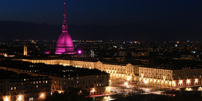 Da Torino a Milano, le città del Giro illuminate di rosa