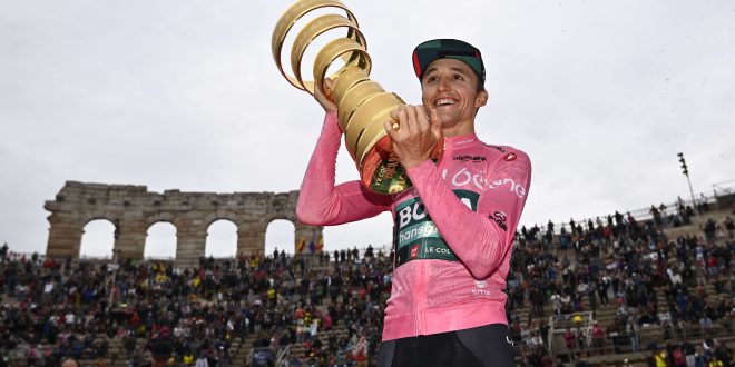 Jai Hindley ha vinto il 105^ Giro d’Italia, Matteo Sobrero vince la crono finale di Verona