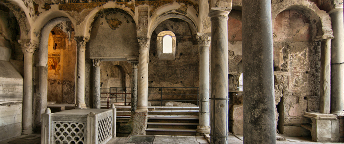 Il weekend di Medea Art:  Palazzo Donn’Anna, le Basiliche Paleocristiane di Cimitile e il Lago d’Averno