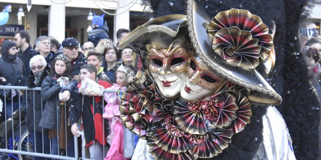 PORDENONE 3 e 4 feb-con sfilata dei carri in centro e teatro di strada in piazza Risorgimento