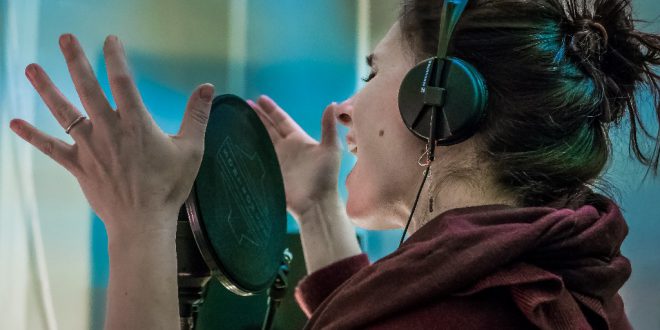 Tante donne per un solo gesto di coraggio: Serena Finatti coinvolge le donne del territorio per una marcia musicale contro la violenza