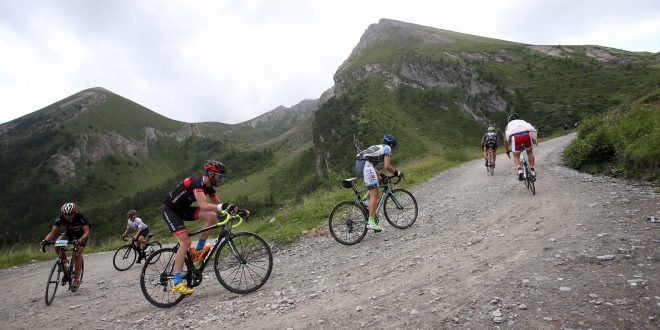 La carica dei millecento sullo sterrato del Colle delle Finestre – Grande successo per la Gran Fondo La Marmotte – Sestriere – Colle delle Finestre