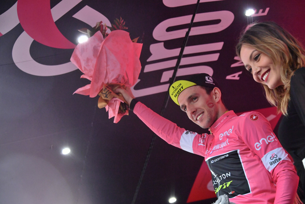 LA MAGLIA ROSA SIMON YATES HA VINTO LA TAPPA 11 DEL GIRO D’ITALIA