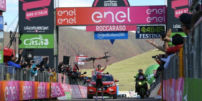 TIM WELLENS VINCE LA SESTA TAPPA DEL GIRO D’ITALIA, TOM DUMOULIN RIMANE IN MAGLIA ROSA. DOMANI LA SULMONA – FOLIGNO