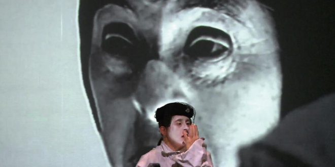 Ritratto di un’artista sensibile: Barbara Voghera in scena a Ferrara con Hamlet Solo di Lenz Fondazione