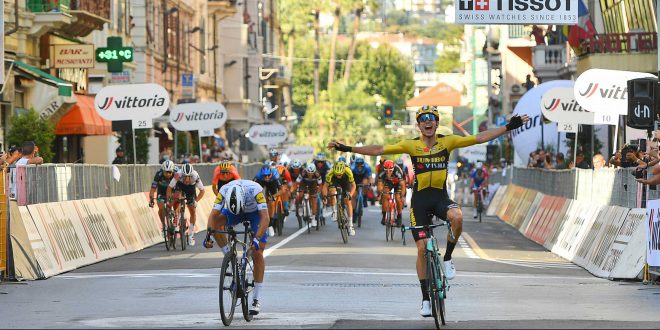 Un monumentale Vout van Aert ha vinto la 111a Milano-Sanremo