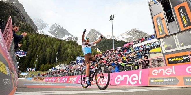 Peters ha vinto la diciassettesima tappa del Giro d’Italia, Carapaz consolida la Maglia Rosa