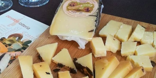Il miglior formaggio aromatizzato italiano?  E’ l’Anniversary Bianco della Latteria Perenzin (TV)