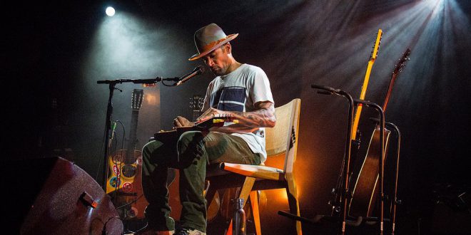 BEN HARPER esclusivo show voce e chitarra ai LAGHI DI FUSINE: sabato 11 ago