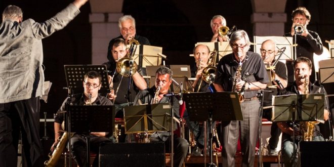 UDIN&JAZZ DOMANI LA GRANDE ORCHESTRA JAZZ CITTÀ DI UDINE FESTEGGIA IL 50° ANNIVERSARIO LIVE IN PIAZZA MATTEOTTI