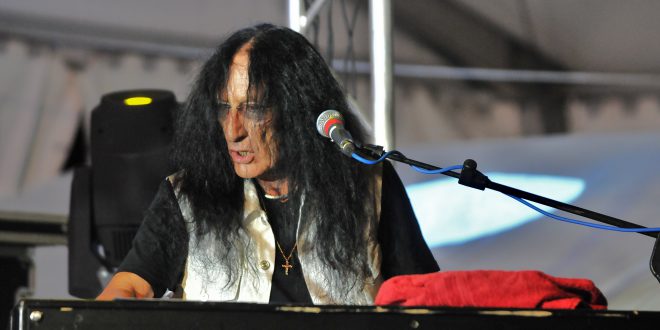 Una settimana fa è scomparso Ken Hensley, lo storico tastierista degli Uriah Heep.  Lo ricordiamo con le immagini del suo concerto in Friuli