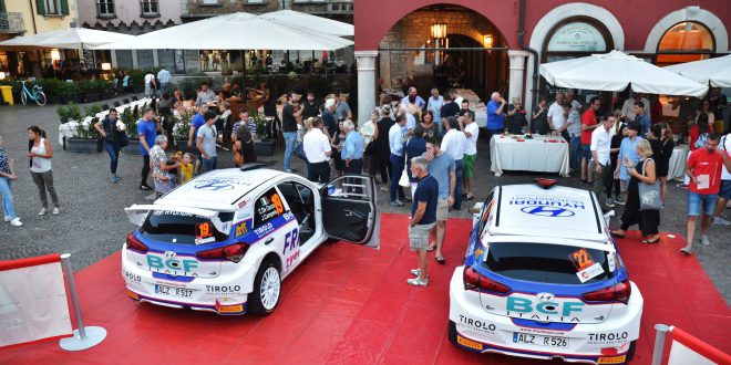 Cividale accoglie il Rally del Friuli: le immagini del rinfresco in centro e del parco assistenza