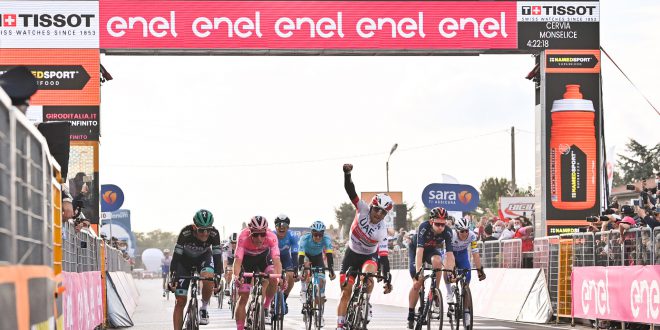 Ulissi vince la tappa 13 del Giro d’Italia, la Maglia Rosa Almeida guadagna 6″ di abbuono Diego Ulissi centra il bis