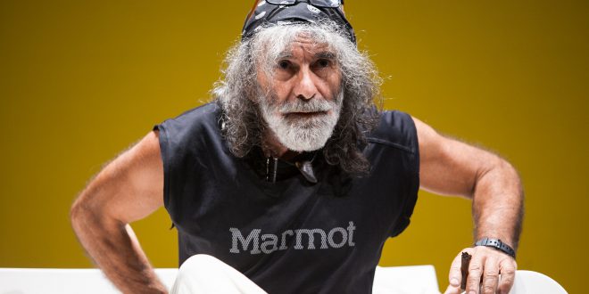 Mauro Corona. Lunedì 19 novembre 2018 il celebre scrittore friulano fa tappa a Bergamo