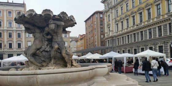 Prosegue il 28 aprile con la sua quinta uscita il “Mercato dei Tritoni” in Piazza Vittorio Veneto