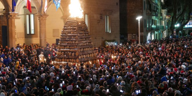 Ad Abbadia San Salvatore (SI) le Fiaccole accendono il Natale:  si rinnova una delle più antiche feste del fuoco italiane
