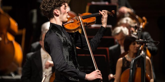 Ad Arezzo il violino di Giovanni Andrea Zanon  esegue “Le quattro stagioni” di Vivaldi domenica 30 agosto