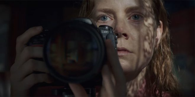 La donna alla finestra: recensione del film di Joe Wright, con Amy Adams, Gary Oldman e Julianne Moore