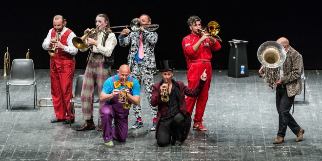 MNOZIL BRASS mercoledì 18 maggio in concerto al Politeama Rossetti di Trieste la brass band più virtuosa e funambolica del mondo