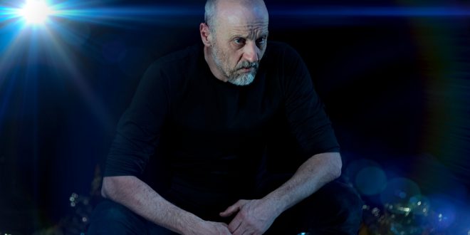 MARCO PAOLINI AL TEATRO NUOVO MERCOLEDì 12 FEBBRAIO CON “NEL TEMPO DEGLI DEI – IL CALZOLAIO DI ULISSE”