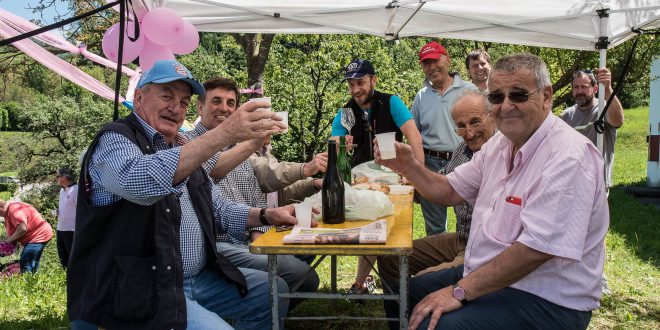 TANTO FOLCLORE E CALORE DEL PUBBLICO FRIULANO AL GIRO D’ITALIA