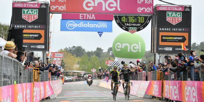 Chaves vince sull’Etna, Yates è la nuova Maglia Rosa del Giro d’Italia