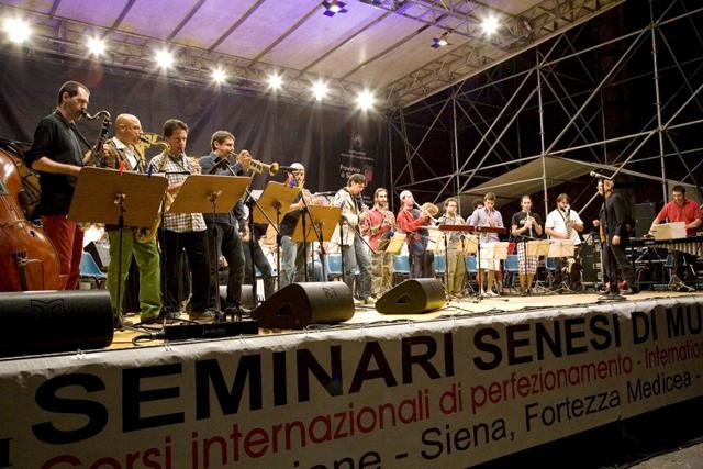 Siena – In piazza Jacopo della Quercia a tempo di jazz DOMANI 25 LUGLIO