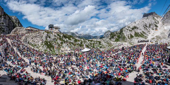 7 mila persone al concerto di Max Gazzè sul Monte Canin per la grande festa finale del No Borders Music Festival