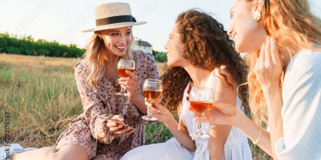 L’ENOTURISMO È DONNA: + 12% DI AUMENTO DELLE PRENOTAZIONI IN CANTINA DAL PUBBLICO FEMMINILE