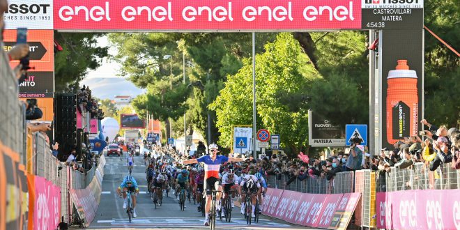 Demare vince la tappa 6 del Giro d’Italia, Almeida ancora in Maglia Rosa