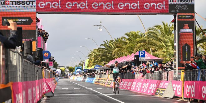Sagan vince la tappa 10 del Giro d’Italia, Almeida ancora in Maglia Rosa